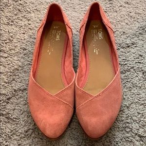 TOMS women’s Jutti suede flat